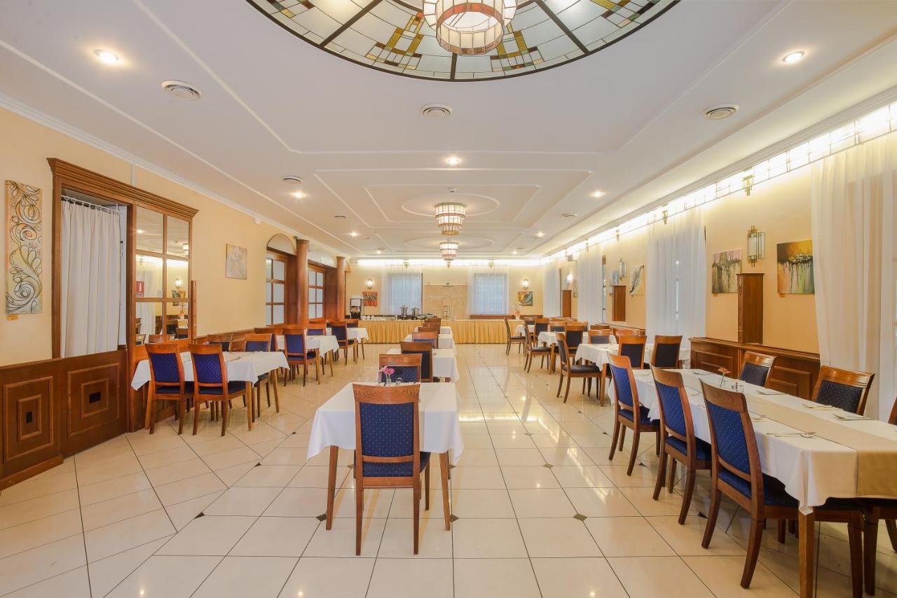 Regia Panzió Acomodação com café da manhã Halaszi Exterior foto
