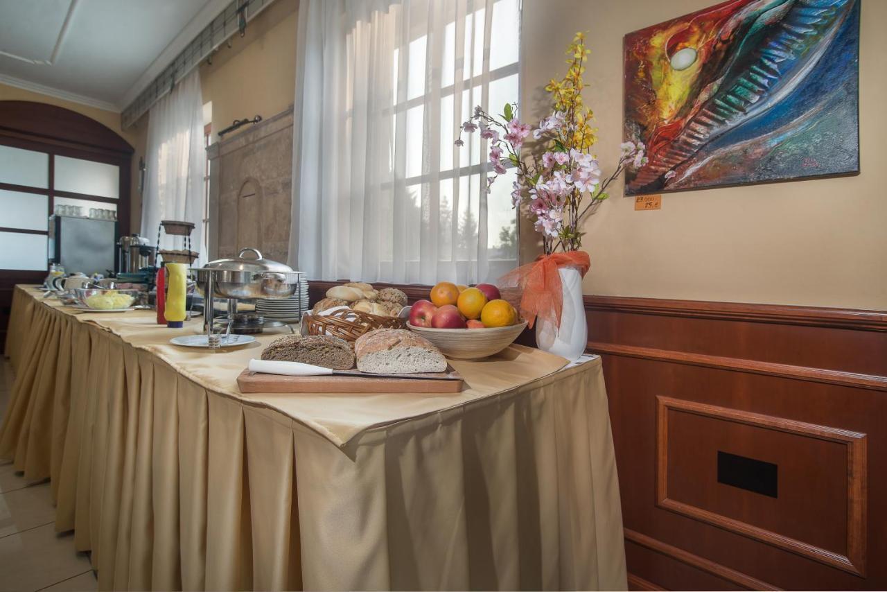 Regia Panzió Acomodação com café da manhã Halaszi Exterior foto